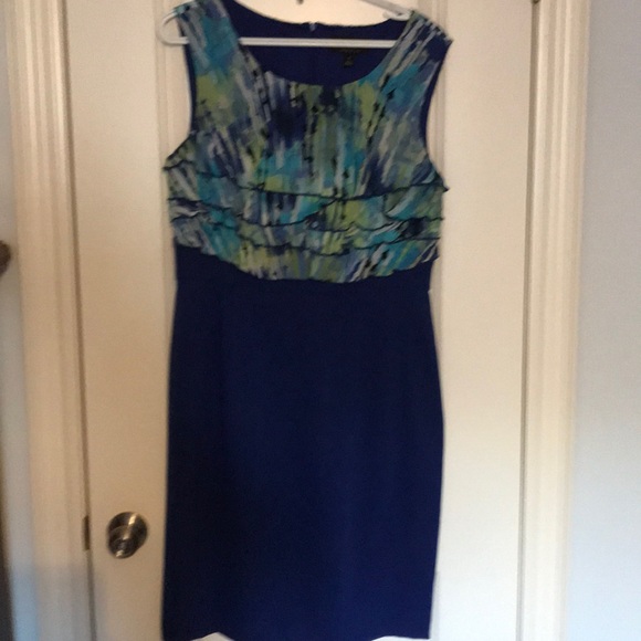 Women’s dress - Picture 1 of 5